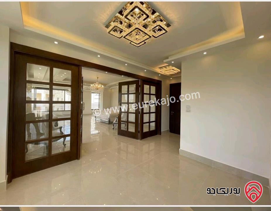 شقة طابقية (سكن خاص)مساحة 464م بإطلالة بانورامية منفردة و جميلة جداً على السيتي مول و حدائق الحسين وبالقرب من مكة مول للبيع في عمان - ام السماق  