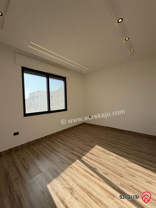 شقة سوبر ديلوكس شبه ارضي دوبلكس مساحة 228م مع ترس 40م للبيع في عمان - مرج الحمام 