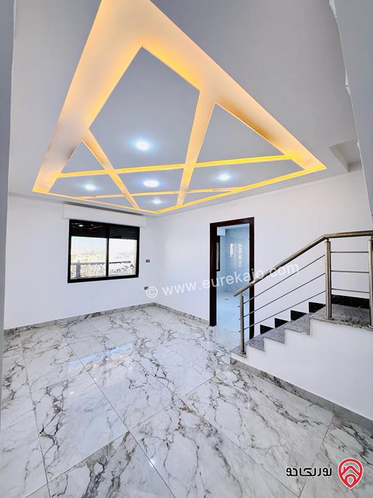 شقة طابق اخير مع روف مساحة 230م للبيع في عمان - شفا بدران اقساط 