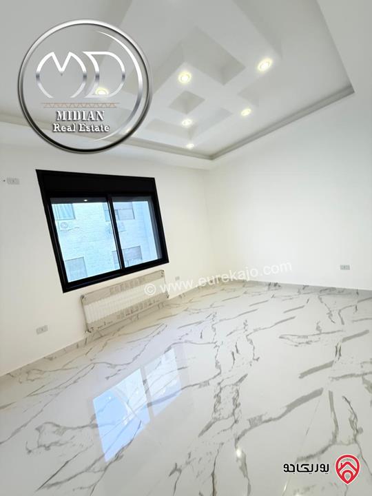 شقق ارضية و شبه ارضي جديدة للبيع في عمان - خلدا مساحات 220م مع تراسات و حدائق تشطيبات و ديكورات فاخرة امكانية الأقساط