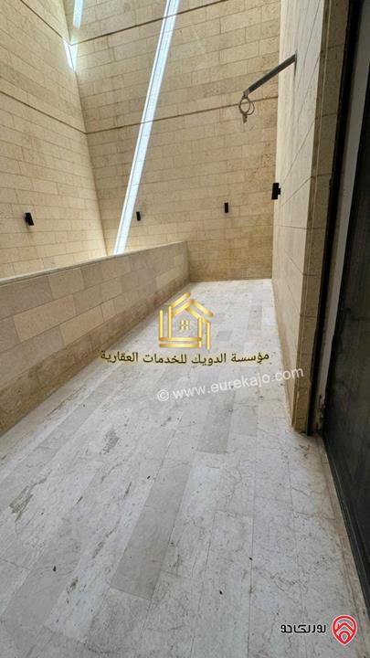 شقة أرضية مساحة 240م داخلي و 100م خارجي للايجار في عمان - دير غبار 