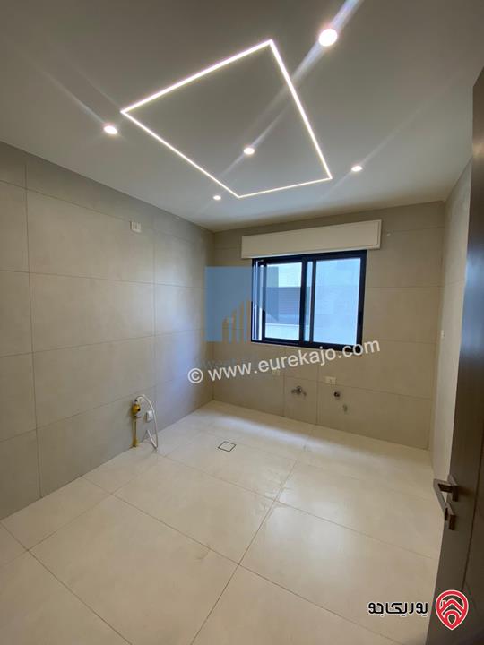 شقة أرضية فاخرة طابق ارضي معلق 90م تشطيب سوبر ديلوكس لم تسكن للبيع في عمان - أم أذينة