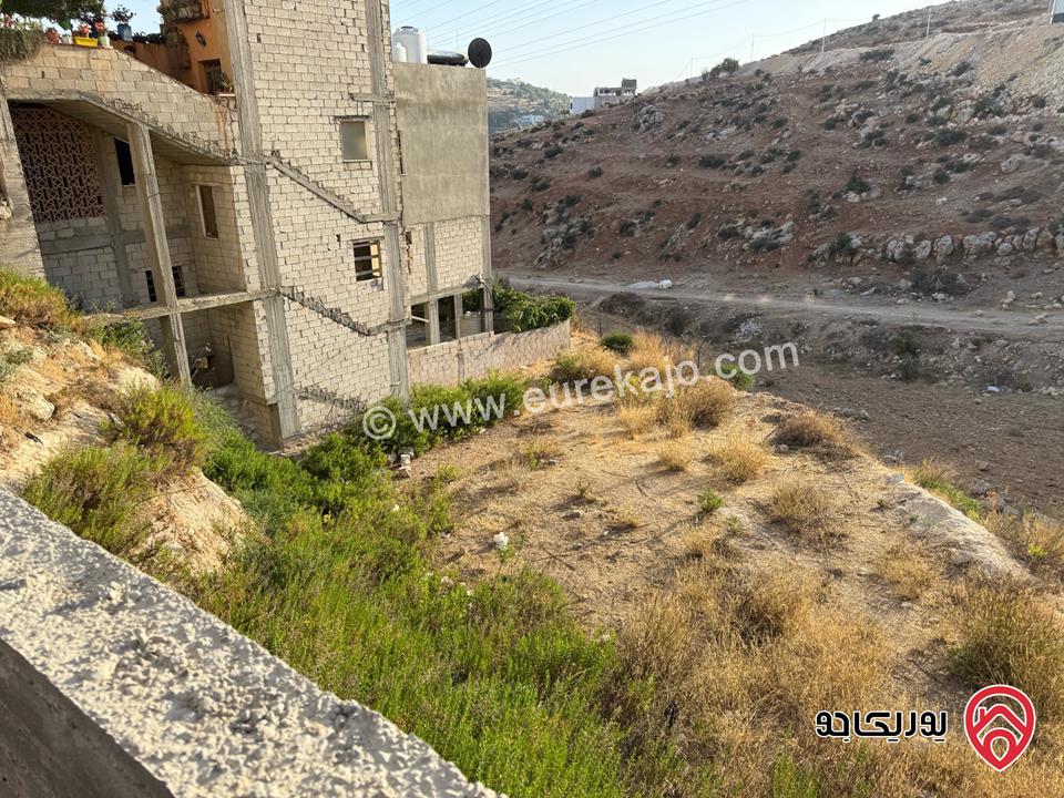 قطعة أرض مساحة 783م عليها بيت مستقل مكون من 3 طوابق للبيع في عمان - بدر الجديدة