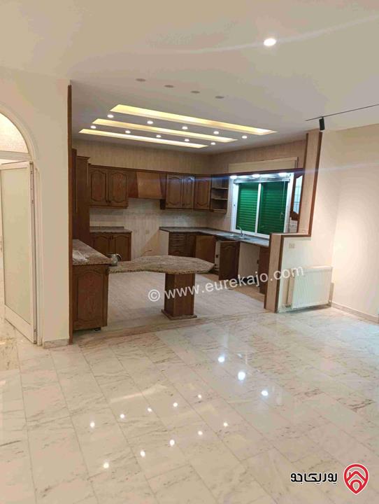 شقة مساحة 180م طابق ثالث للايجار في عمان - الرابية