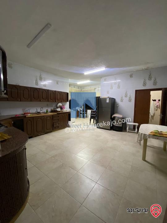 شقة طابقية أرضية مميزة للبيع في أم أذينة - قرب سوق الذهب 500م مع حديقة وترسات 300م