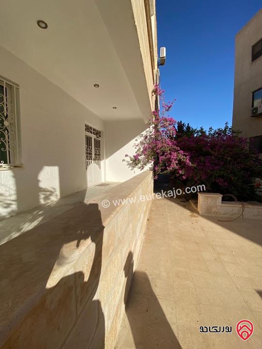 فيلا طابقين مساحة 400م على ارض 824م للبيع في الزرقاء الجديدة