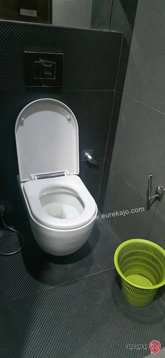 شقة أرضية مساحة 221م داخلي و 80م خارجي للبيع في عمان - أم السماق