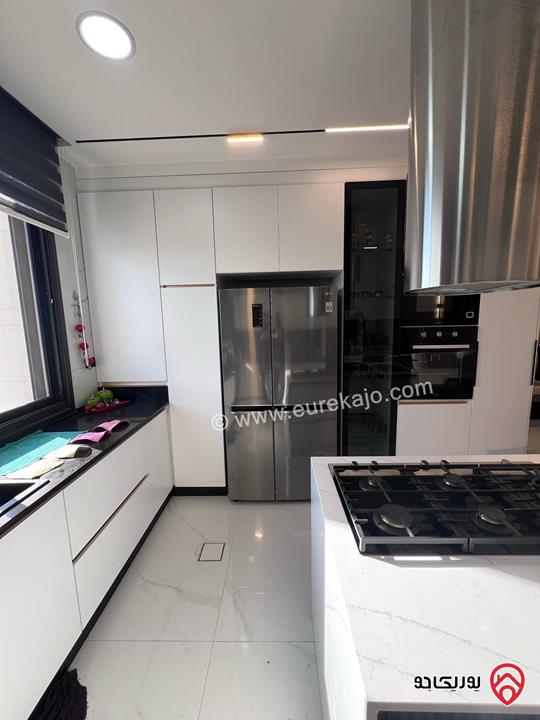 شقة فخمة طابق ثالث دوبلكس مساحة 300م للبيع مفروشة في عمان - مرج الحمام