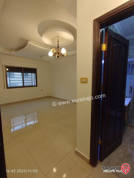 شقة طابق ارضي مساحة 150م داخلي و 70م خارجي وكراج خاص للبيع في عمان - طبربور 