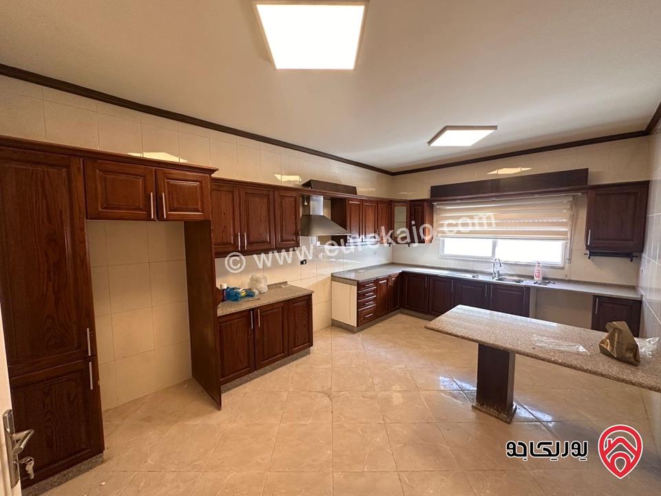 شقة طابق ثاني مساحة 220م للايجار في عمان - خلدا