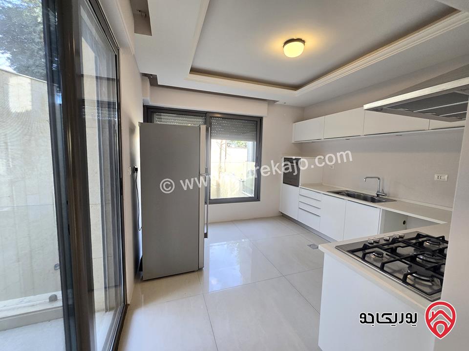 شقة شبه أرضية مساحة 200 متر مع ترس 40م ومدخل خاص للايجار في عمان - عبدون