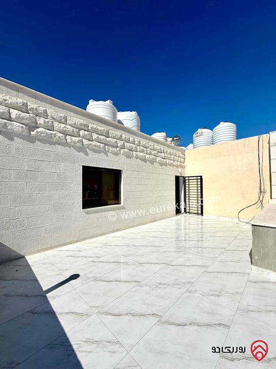 شقة مميزة طابق اخير مع روف مساحة 166م للبيع في عمان - منطقة عدن