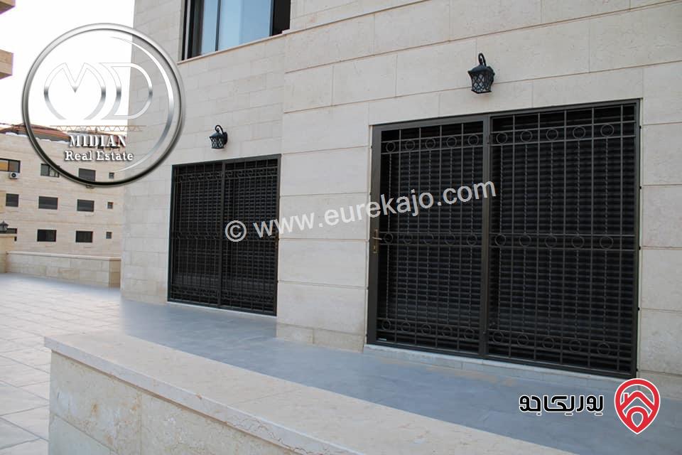 شقة ارضية جديدة للبيع في عمان - ضاحية النخيل مساحة 250م مع ترس و حديقة 150م تشطيبات و ديكورات سوبر ديلوكس