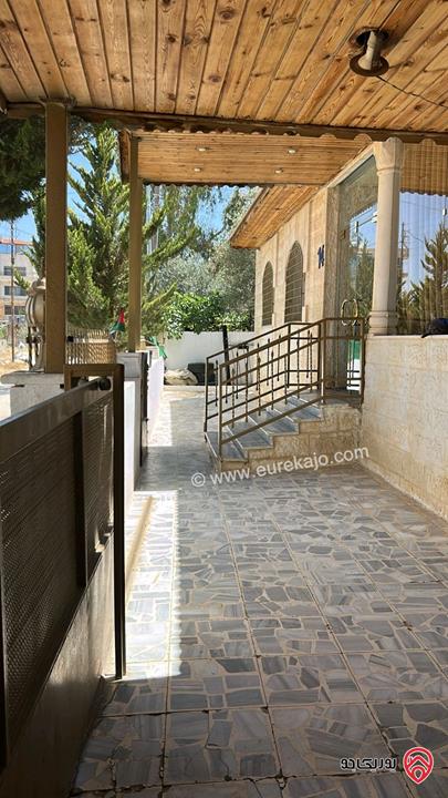 بيت مستقل مساحة 180م على أرض 382م للبيع في مادبا قرب دوار الطيارة
