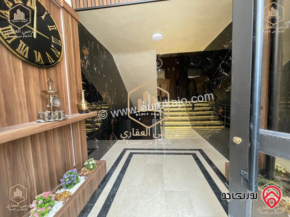 شقة سوبر ديلوكس أرضية مساحة 225م داخلي و 200م خارجي للايجار في عمان - الجبيهة 