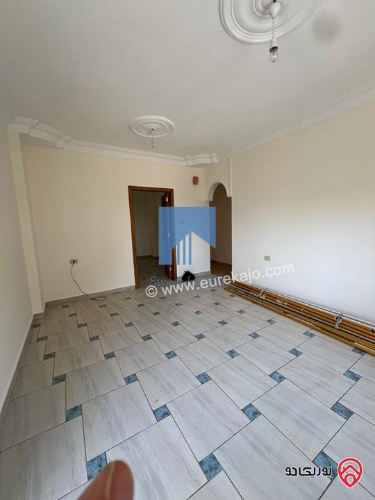 شقة طابق ثاني 165م تشطيب سوبر ديلوكس للبيع في عمان - أم السماق