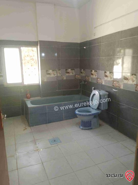 شقة مساحة 200م طابق ثاني للايجار في الزرقاء الجديدة