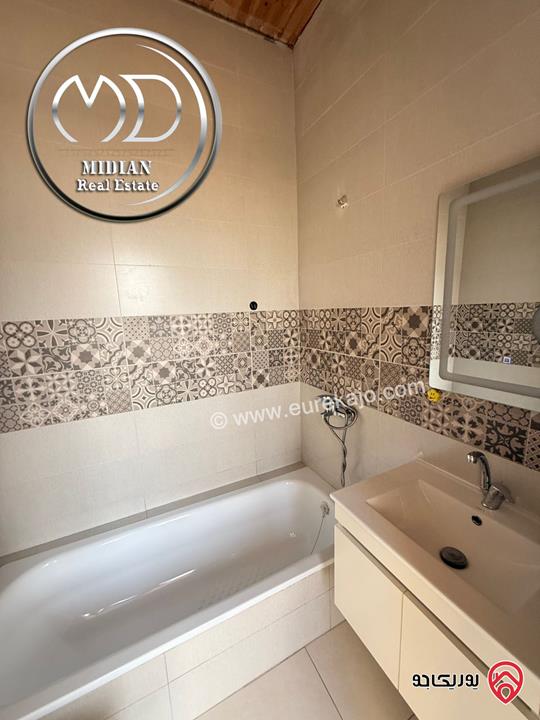 رووف مفروش للايجار في عمان - خلدا مساحة 120م تشطيبات و فرش سوبر ديلوكس اطلالة جميلة بسعر مميز