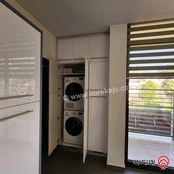 شقة ديلوكس طابق ثالث مساحة 330م للبيع في عمان - جبل عمان مطلة على وادي عبدون
