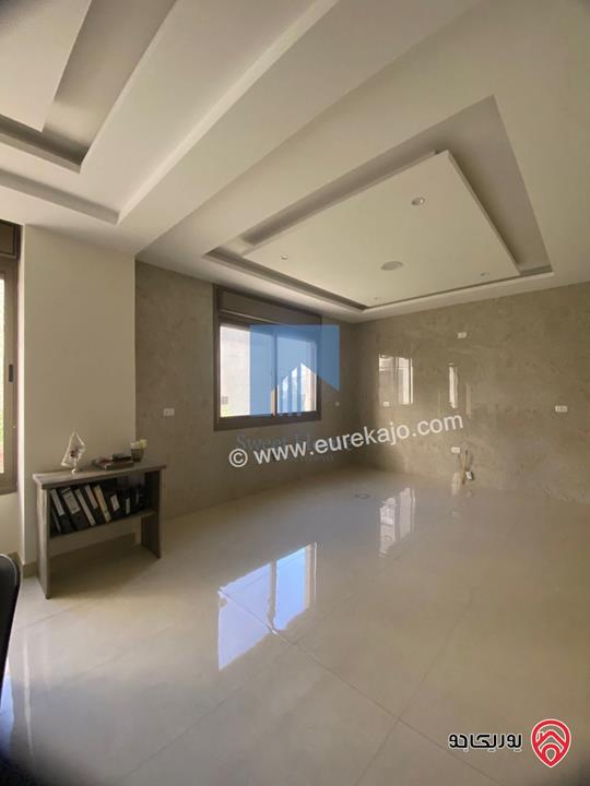 شقة فاخرة للبيع في عمان - أم أذينة قرب أبراج السادس طابق ثالث 162م مع روف دوبلكس 110م لم تسكن