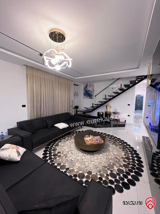 شقة فخمة طابق ثالث دوبلكس مساحة 300م للبيع مفروشة في عمان - مرج الحمام