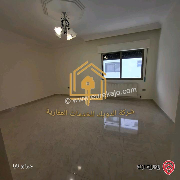 شقة فارغة طابق ارضي مع ترس مساحة 130م للإيجار في عمان - تلاع العلي 