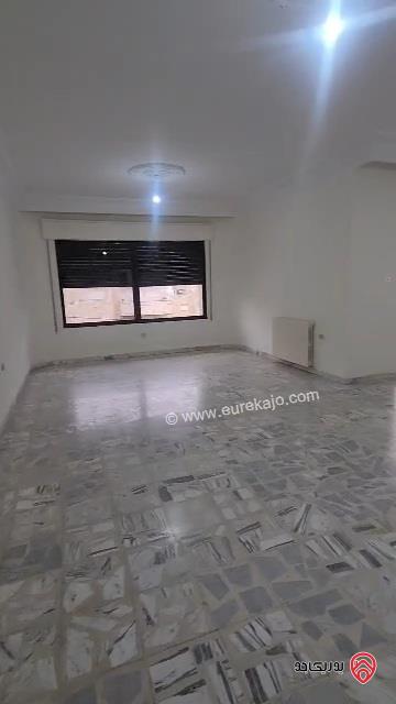 شقة طابق ثاني مساحة 210م للبيع في عمان - الجبيهة خلف الجامعة الاردنية 