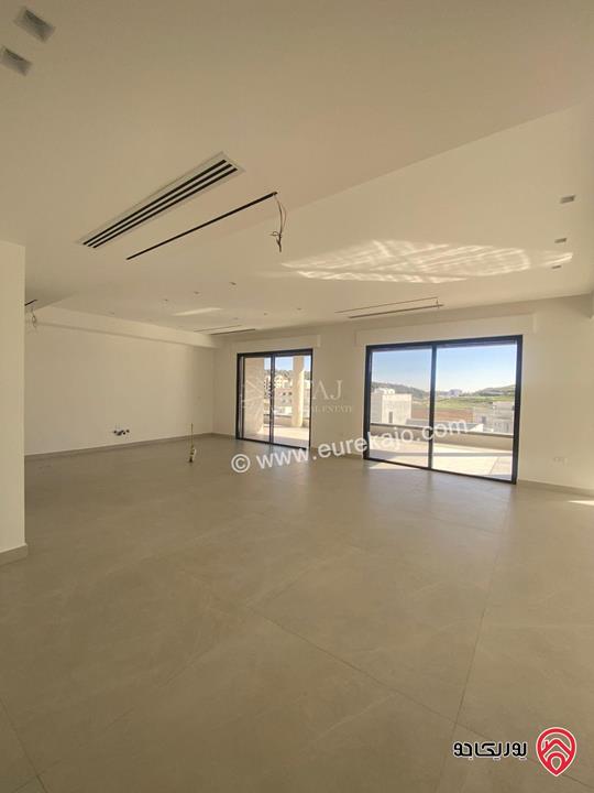 شقة فاخرة أرضية مساحة 386م داخلي و 300م خارجي للبيع في عمان - مرج الحمام / الحويطي