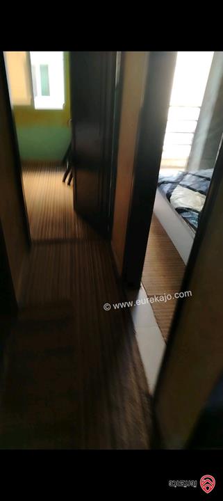 استوديو مساحة 58م طابق أول فني للبيع مفروشة في اربد كاش أو اقساط