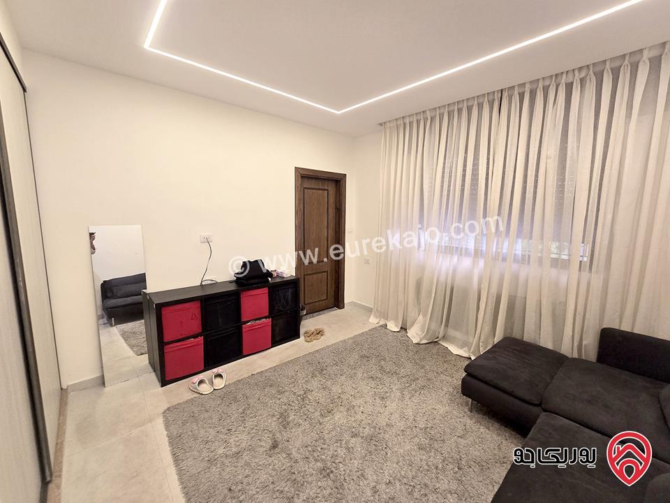 شقة مفروشة مساحة 230م مع حديقة كبيرة 300م و مدخل وكراج خاص للايجار في عمان - الرابية