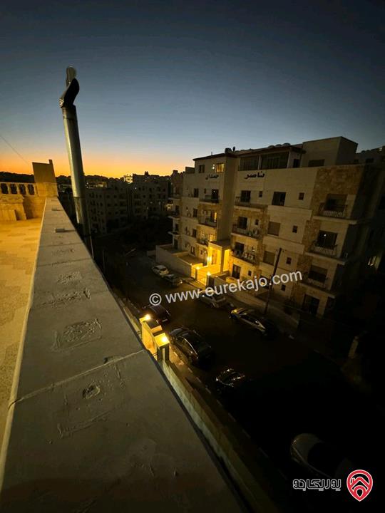 شقة طابق ثالث مساحة 145م مع رووف 54م للبيع في عمان - الجبيهة 
