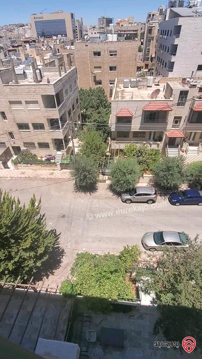 شقة مساحة 176م طابق ثالث للبيع في عمان - ضاحية الرشيد قريبة من شارع الجامعة 