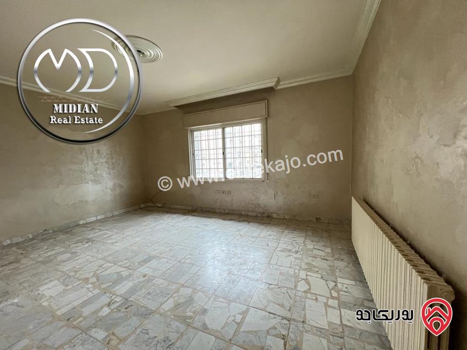 فيلا مستقلة فارغة أو مفروشة للايجار في عمان - ام السماق مساحة 750م مع تراسات و حدائق تصلح تجاري أو روضة أو حضانة