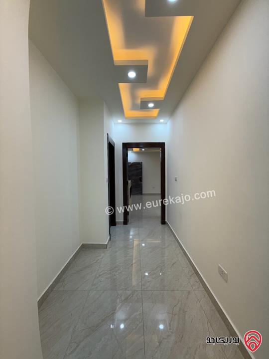 شقة شبه ارضية مساحة 184م مع ترس وحديقة 120م سوبر ديلوكس للبيع في عمان - المقابلين 