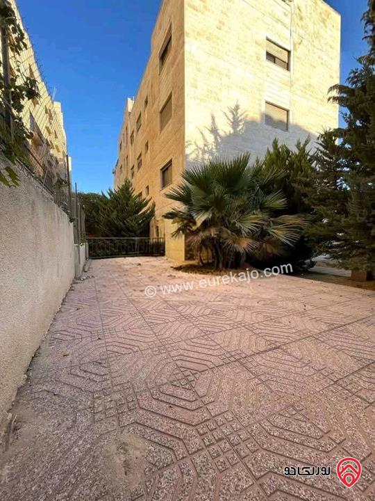 شقة فارغة مساحة 185م داخلي و 80م خارجي للايجار في عمان - أم السماق