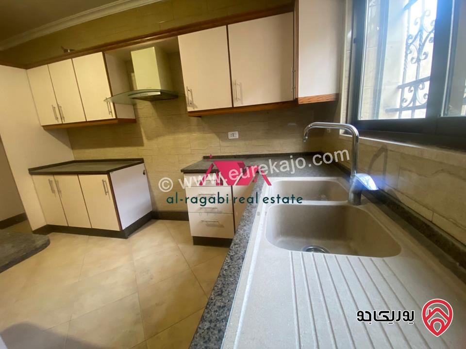 شقة فارغة شبه ارضية مساحة 165م للايجار في عمان - الرابية