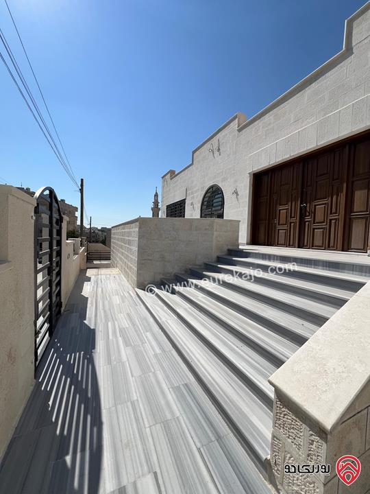 فيلا مساحة الارض 672م مساحة البناء 600م للبيع في عمان - دير غبار حي السهل 