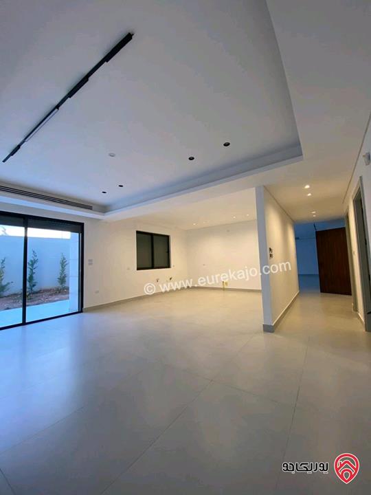 شقة طابقية ارضية مساحة 300م داخلي و 350م خارجي للبيع في عمان - دابوق