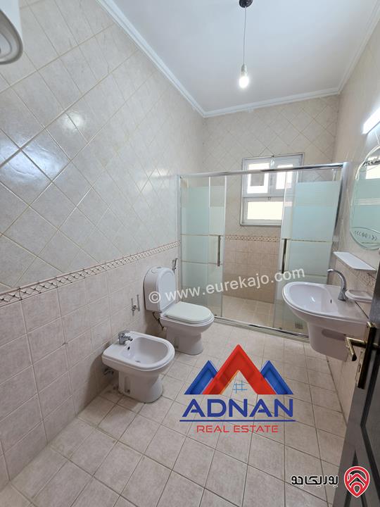 شقه طابقية مساحة 300 م طابق أول للإيجار السنوي في عمان - ضاحية الأمير راشد 