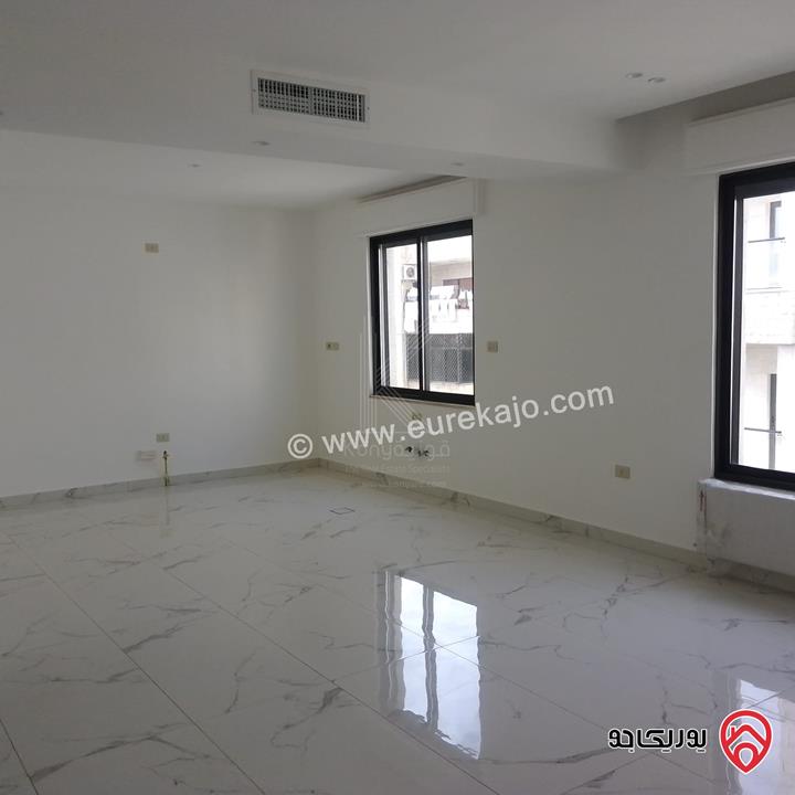 شقة فاخرة طابق ارضي مساحة 255م للبيع في عمان - ام اذينة مع تشطيبات حديثة