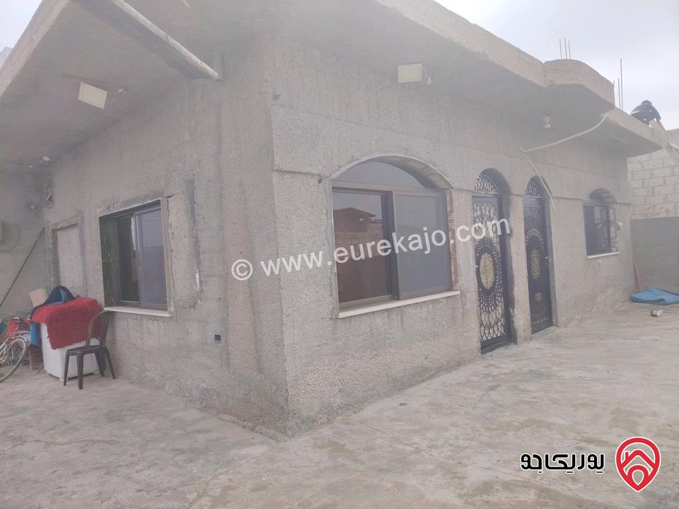 اربع شقق ارضية مساحتهم من 140م - 160م على أرض 1 دونم للبيع في المفرق 