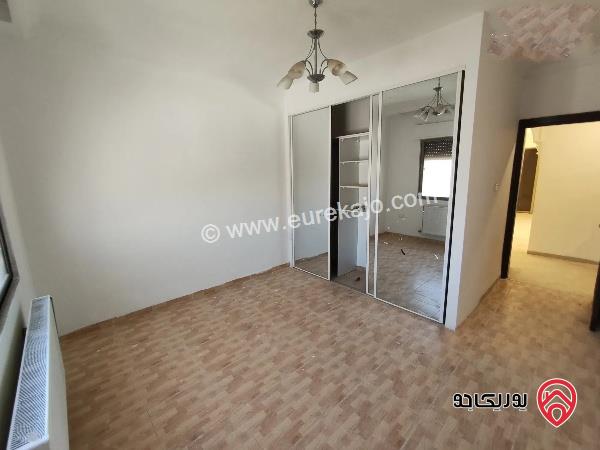 شقة طابق ثالث مع روف مساحة 341م للبيع عمان - ام اذينة مجددة بالكامل