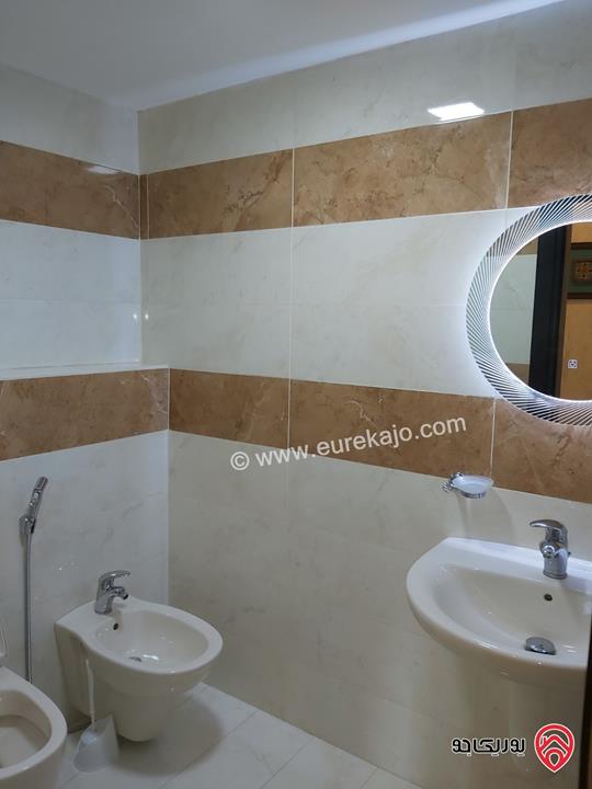 شقة أرضية طابقية مفروشة مساحة 302م داخلي و 70م خارجي للايجار في عمان - دير غبار