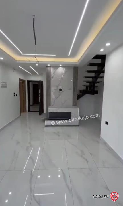 شقة فاخرة طابق ثالث مع رووف مساحة 233م للبيع في عمان - البنيات 