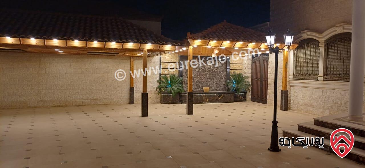 فيلا مساحة الارض 758م مساحة البناء 700م على شارعين للبيع في الزرقاء - ضاحية المدينة المنورة