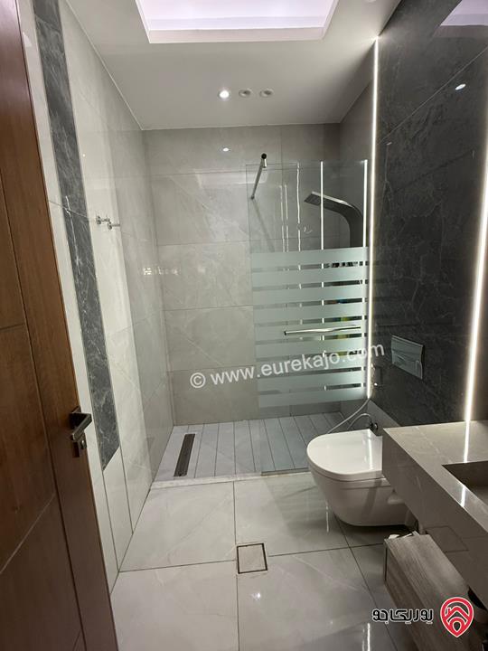 شقة شبه ارضية مساحة 210م داخلي و 180م خارجي لم تسكن للايجار مفروشة في عمان - خلدا