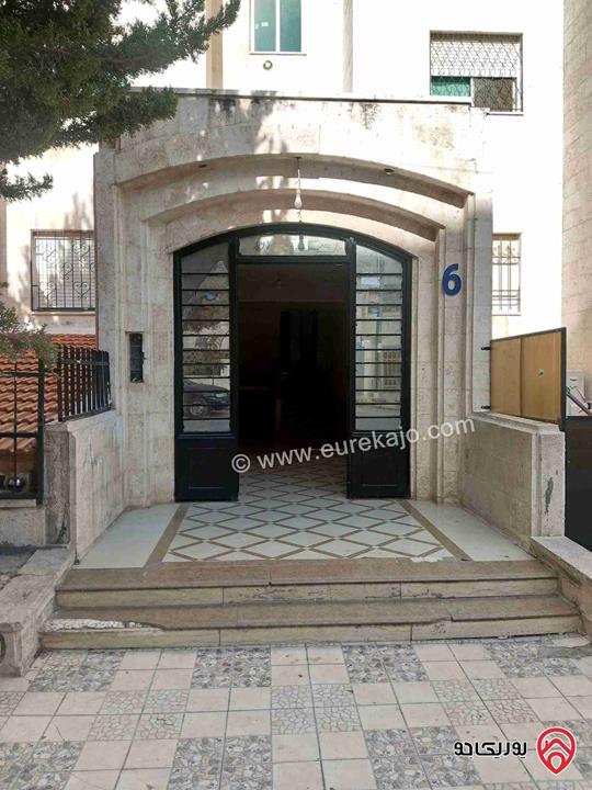 شقة طابق أول مساحة 140م للبيع في اربد غرب مسجد علياء التل