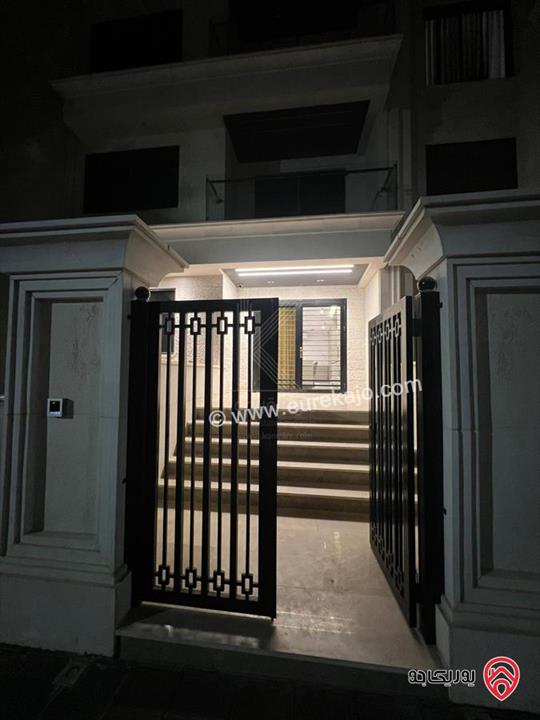 شقة فاخرة حديثة البناء مساحة 146م أرضية للبيع في عمان - البنيات