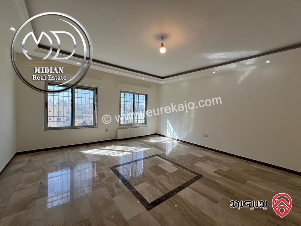 شقة مميزة للبيع طابق أخير مع روف في عمان - خلدا مساحة 340م مع تراسات تشطيبات و ديكورات فاخرة اطلالة رائعة بسعر مغري جداً