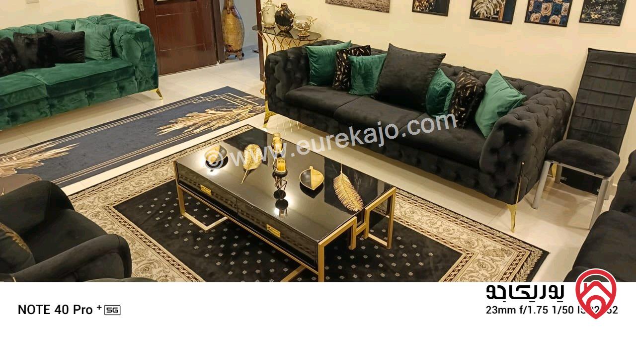 شقة طابق ارضي مساحة 176م داخلي و 80م خارجي للبيع في عمان - الجبيهة حي المنصور شارع الاردن